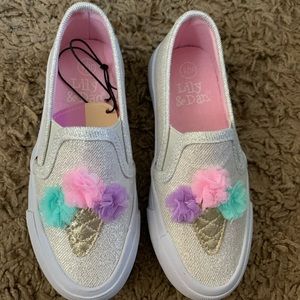 Girls sneakers size 9/10